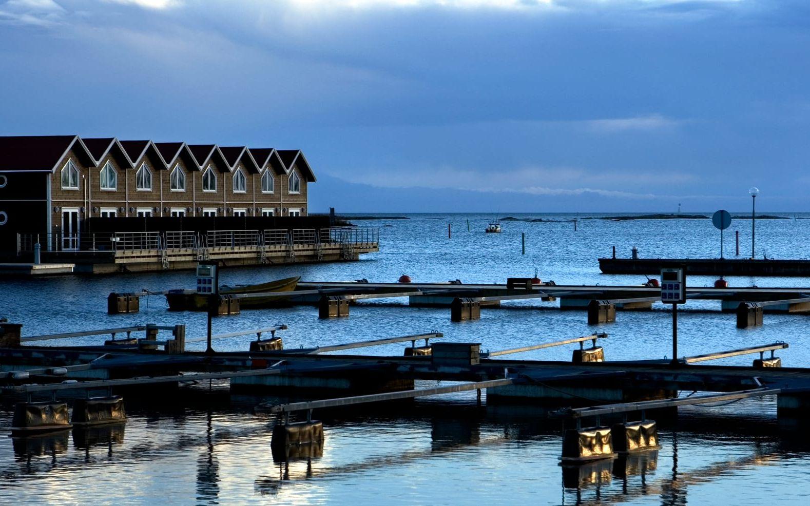 Sjöbodar vid Sunnanå hamn.