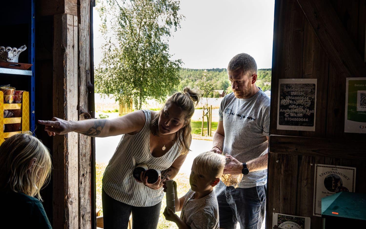 Annika och Mikael har drivit Loppan och Ägget på sin gård i Dals Rostock sedan 2020